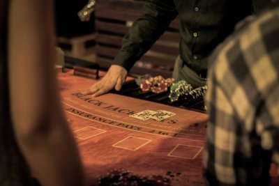 Zo verklein je het huisvoordeel bij baccarat